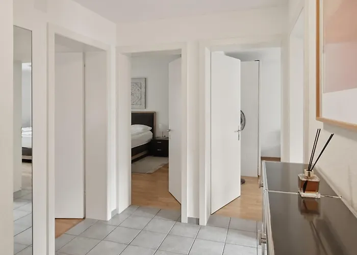 2br Near The And Center - Dahlia 6