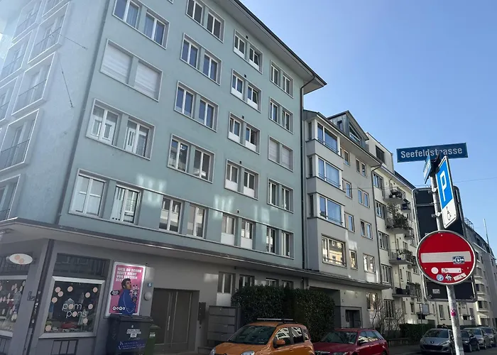 2br Near The And Center - Dahlia 6