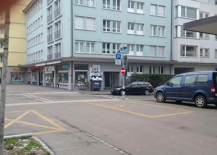 2br Near The And Center - Dahlia 6