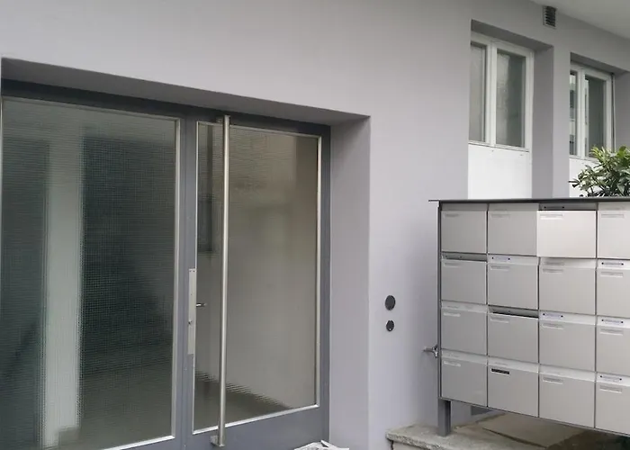 2br Near The And Center - Dahlia 6